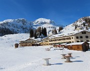 Sulle nevi di San Simone (1700 m) e Baita del Camoscio (1750 m) splende il sole -17febb25- FOTOGALLERY